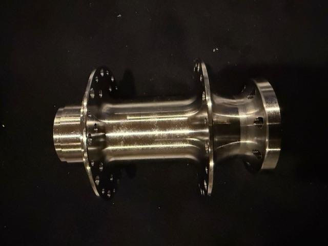 8369 Rear wheel hub 11b